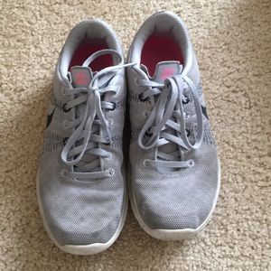 Gray & black Nike Flex